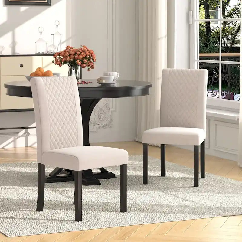 Set di 4 sedie da pranzo imbottite con schienale alto e gambe in legno massello