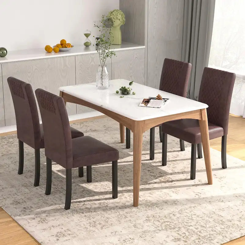 Set di 4 sedie da pranzo imbottite con schienale alto e gambe in legno massello
