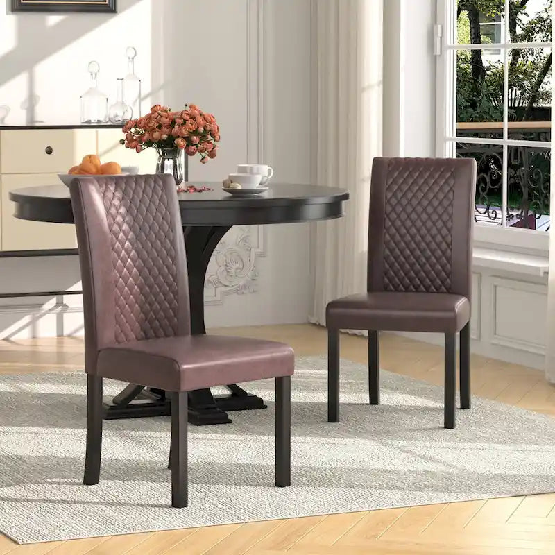 Set di 4 sedie da pranzo imbottite con schienale alto e gambe in legno massello