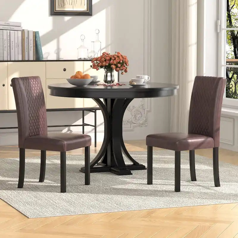 Set di 4 sedie da pranzo imbottite con schienale alto e gambe in legno massello