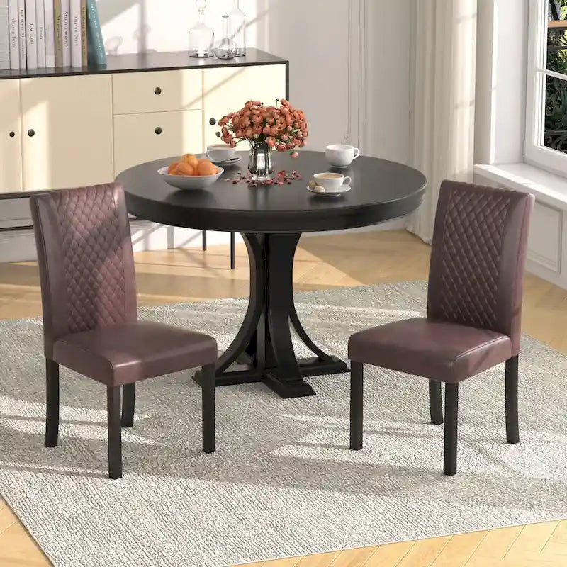 Set di 4 sedie da pranzo imbottite con schienale alto e gambe in legno massello