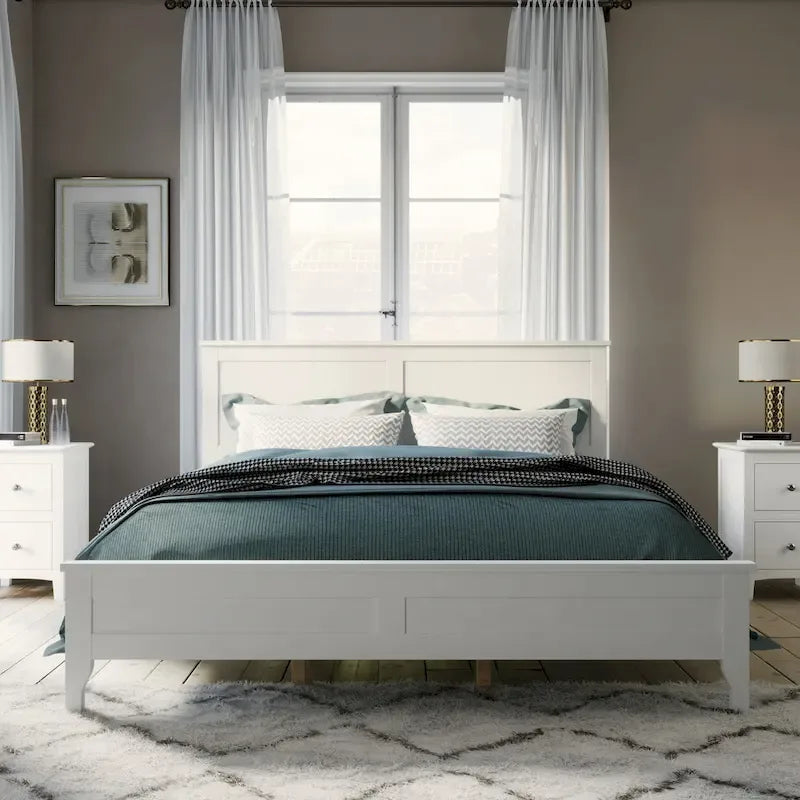 Letto a piattaforma in legno massello con testiera