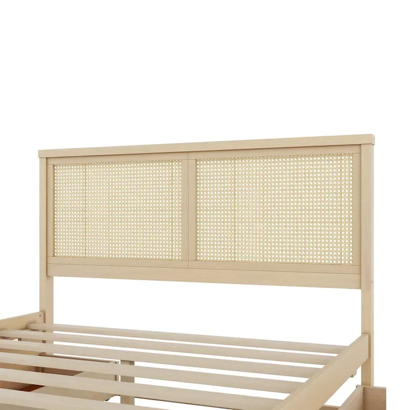 Letto matrimoniale con struttura in legno e 4 cassetti contenitore, con testiera in rattan