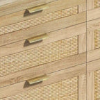 Comò a 6 cassetti con frontali in rattan, maniglie in metallo e gambe in legno