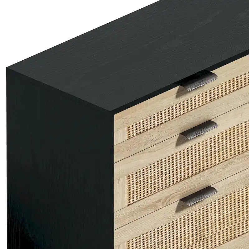 Comò a 6 cassetti con frontali in rattan, maniglie in metallo e gambe in legno