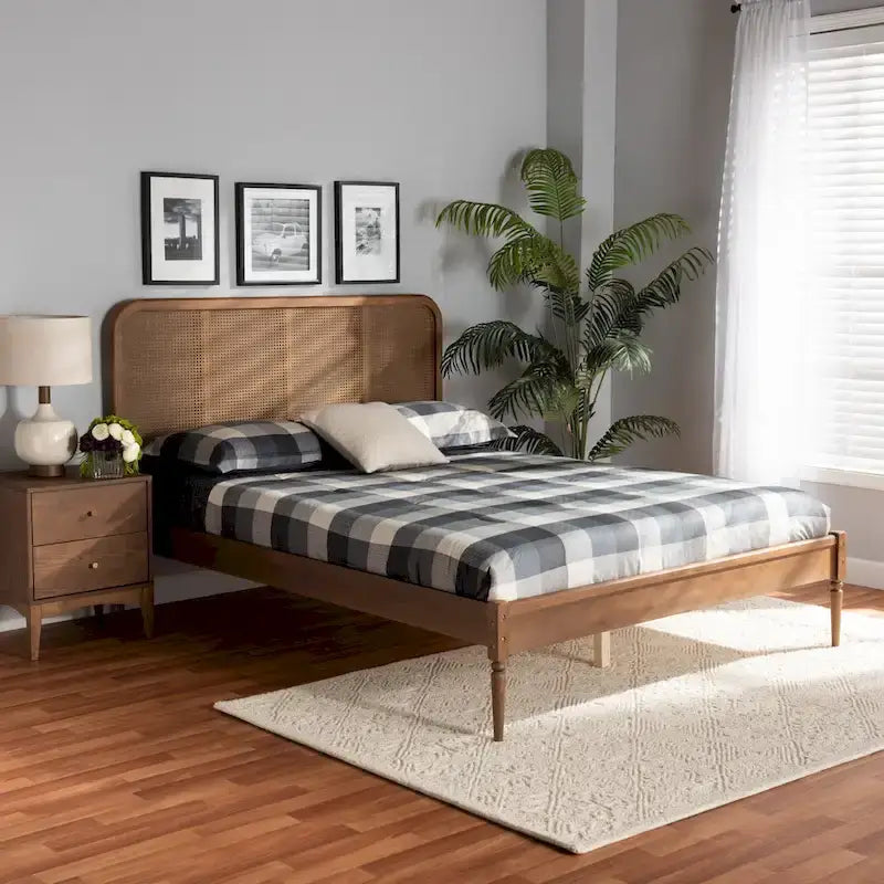 Letto a piattaforma in legno e rattan sintetico in stile Mid-Century Modern - Noce